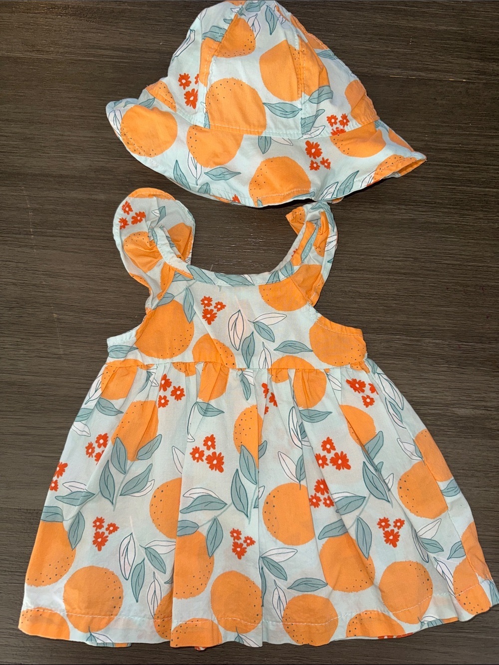Orange fruit dress with matching hat size
3 months excellent condition